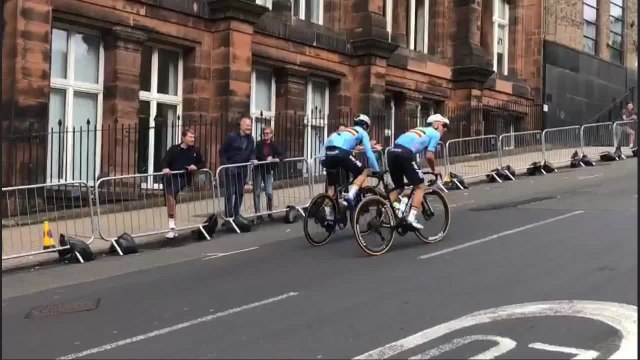 Remco Evenepoel et Wout van Aert en reconnaissance du parcours à Glasgow