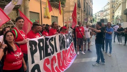 Download Video: Reddito di cittadinanza sospeso, a Palermo la rabbia dei percettori: 