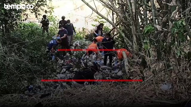 Densus 88 Geledah Rumah Terduga Teroris di Boyolali, Cari Barang Bukti di Tumpukan Sampah