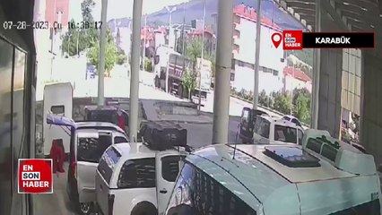 Karabük'te yolu şaşıran sürücü merdivenlerden indi