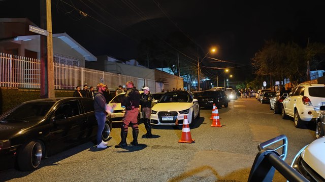 Vizinhos denunciam rachas no Batel e PM faz blitz para flagrar praticantes; vídeo