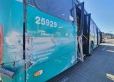Ônibus do Move bate em mureta e deixa feridos em BH