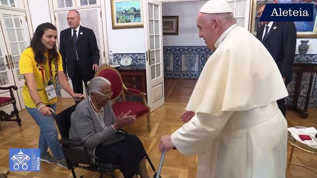 Née le jour des apparitions de Fatima, elle rencontre le Pape