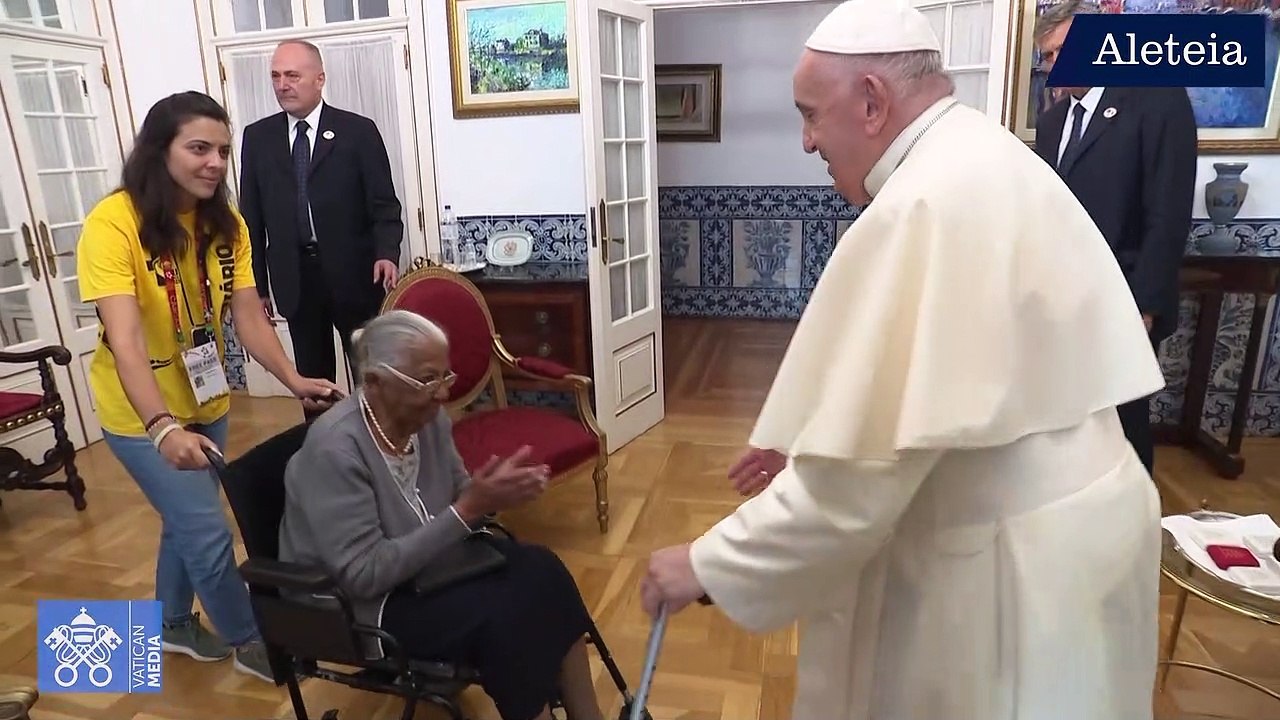 Née le jour des apparitions de Fatima, elle rencontre le Pape