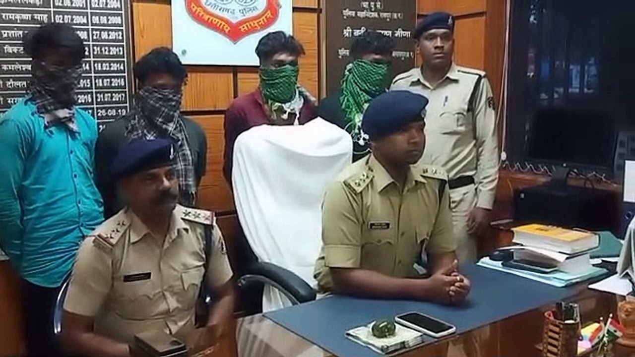 कारोबारी से डेढ़ लाख रुपए की लूट के आरोप में चा...