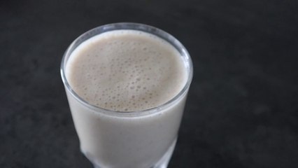 Trying a Quick & Easy Dates & Banana Smoothie Recipe