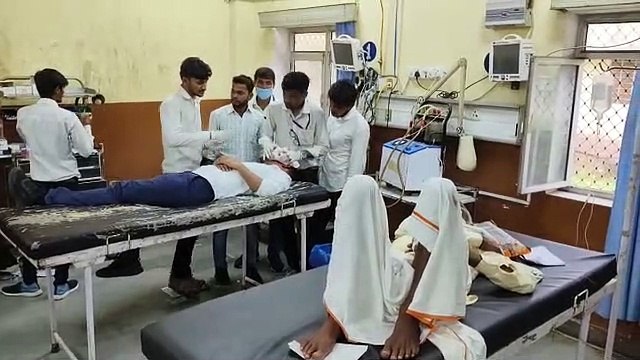 दौसा. लोक परिवहन बस ने रोडवेज को पीछे से मारी टक्कर, मची चीख पुकार, डेढ़ दर्जन घायल