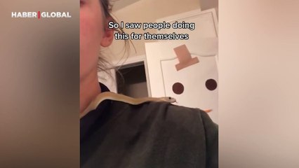 Bu da kostümlü yılan: Yavruyken aldığı yılanı evcilleştiren kadın şaşırttı!