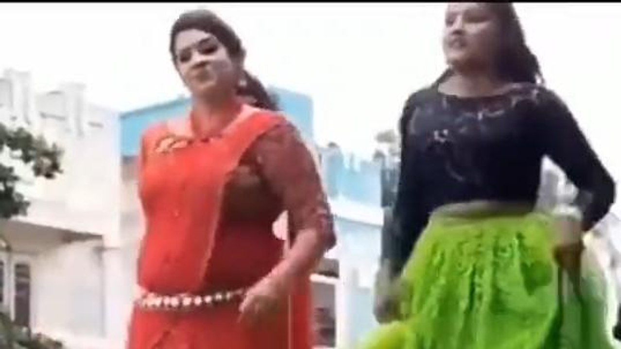 బాపట్ల జిల్లా: ఎమ్మెల్యే జన్మదిన వేడుకలు.. రోడ్డుపైనే రికార్డింగ్ డ్యాన్సులు