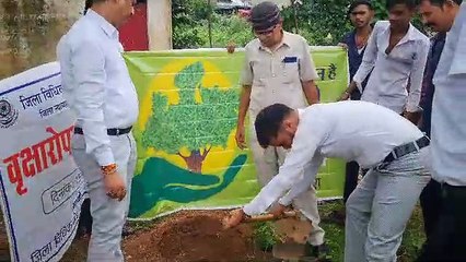 पत्रिका हरित प्रदेश- शासकीय शाला मुकरवा में किया पौधरोपण, ग्रामीणों को दी कानूनी जानकारी
