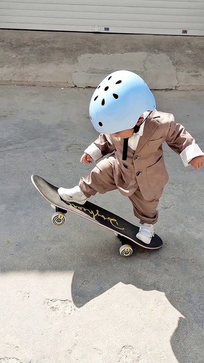 Baby Skating On The Street | Babies Funny Moments | Beautiful Babies | Babies Fun On The Street #babies #baby #fun #cute #beautiful