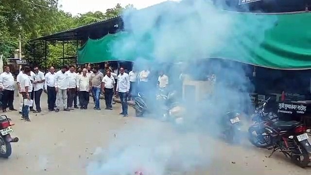 शहर डूबा जश्न में, रंग-बिरंगी रोशनी से सजे राजकीय कार्यालय