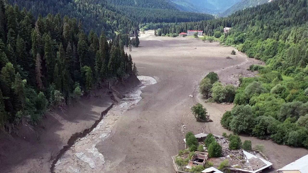 Tote durch Erdrutsch nach Starkregen in Georgien