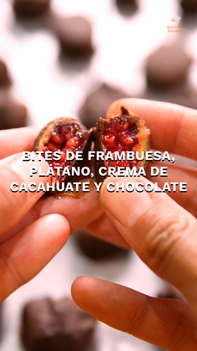 Bites de Frambuesa, Plátano, Crema de cacahuate y Chocolate