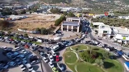 La circulation est bloquée à Bodrum, il y a une file de voitures sur des kilomètres