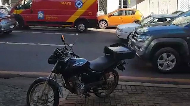 Motociclista sofre fratura no dedo do pé em acidente no Centro