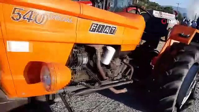 Traktörün römork kısmında yangın çıktı: 110 balya saman küle döndü