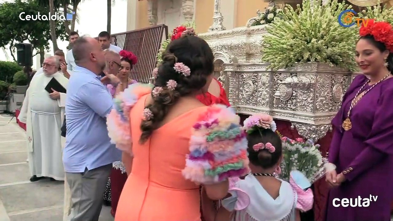 Ofrenda floral a la virgen de África