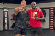 Dwayne 'La Roca' Johnson sorprendió a Themba Gorimbo, luchador de la UFC sin dinero