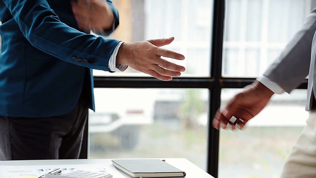 Handshaking free video