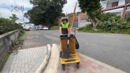 mqn-Con el oficio de barrendero sacó el Cole, la U, tiene otro trabajo y quiere otra carrera-040823