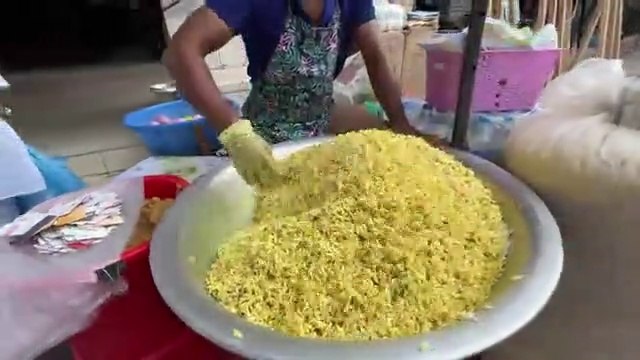 King of Jhal Muri in Bangladesh - Street Food