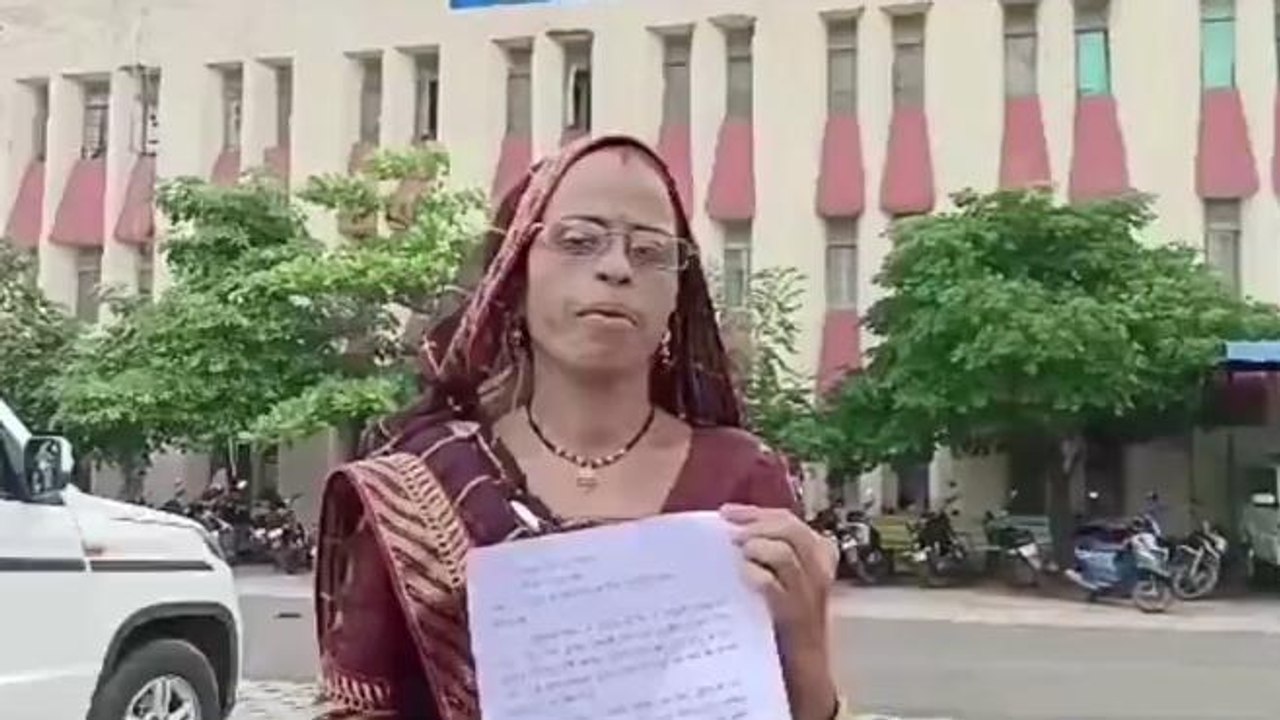 शाजापुर: प्राइवेट स्कूल संचालक की दादागिरी, बच्चे की मां हो रही परेशान