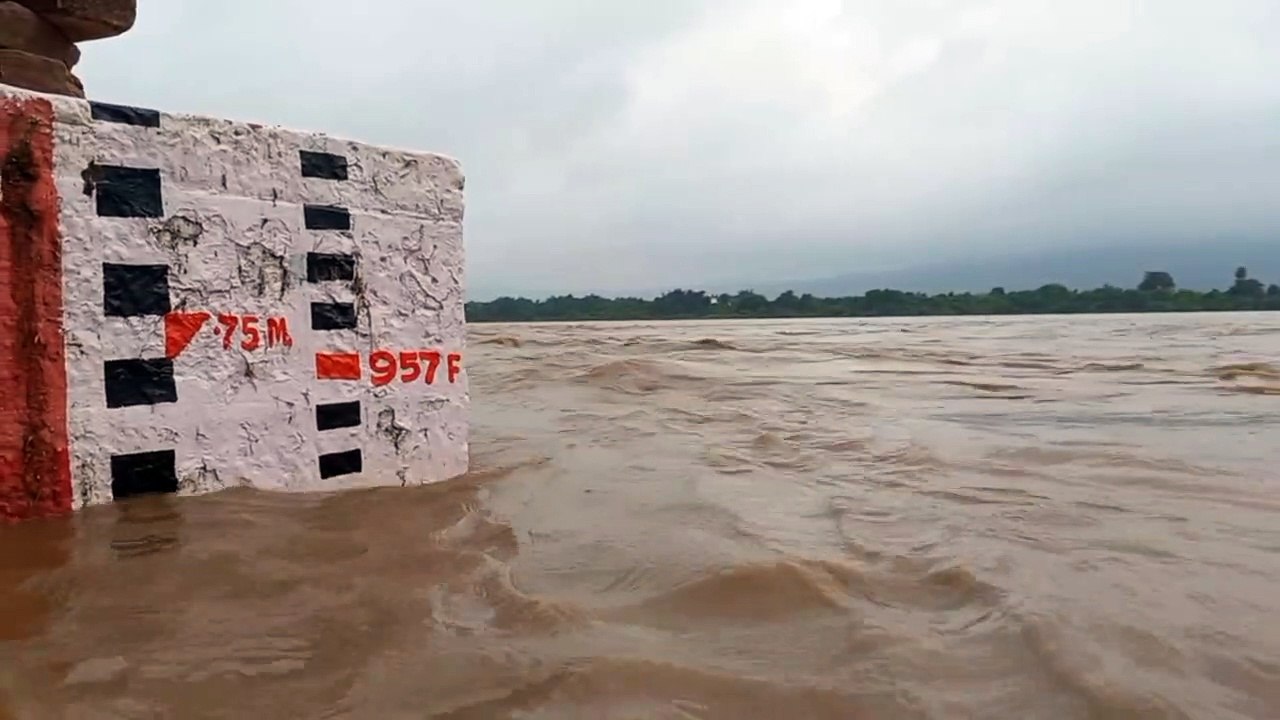 Narmada is booming at many places in the district
