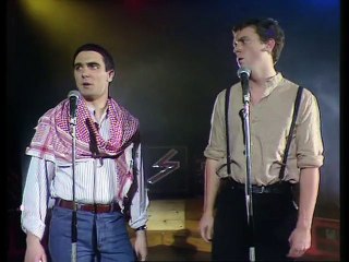 A Bit of Fry and Laurie S00E03 - The Cambridge Footlights Revue