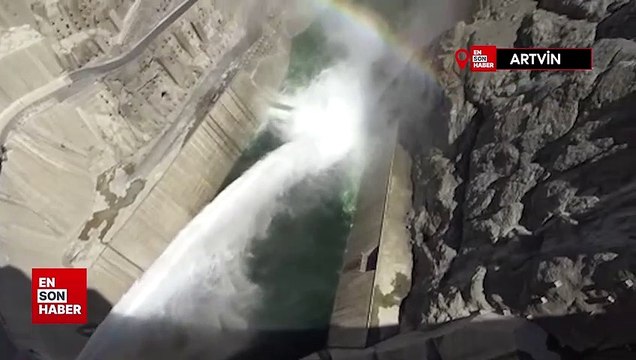 Yusufeli Baraj kapakları açıldı, gökkuşağı ortaya çıktı