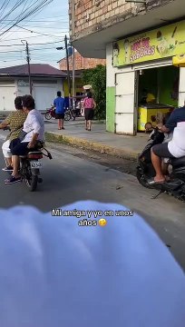 Las verdaderas motomamis : Adultas mayores causan furor al ser vistas paseando en moto lineal