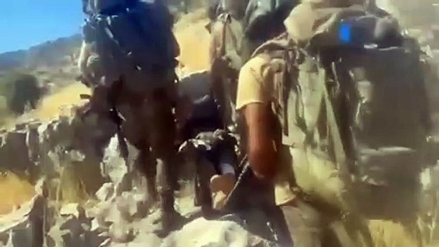 Komandolar yaralı yakaladıkları kadın PKK'lıyı sedyede taşıdı