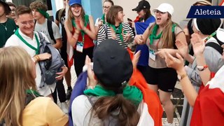 ŚDM 2023: Pielgrzymi z Polski śpiewają w portugalskim metrze