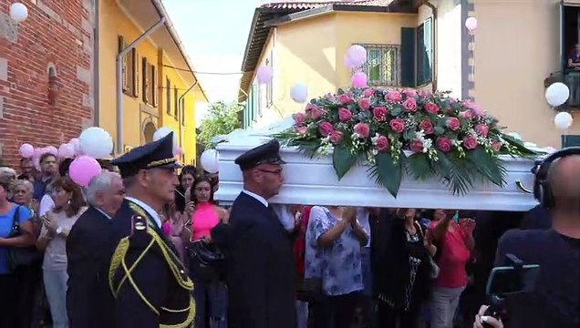 Omicidio di Sofia Castelli, il funerale a Cologno Monzese: folla per il momento del dolore