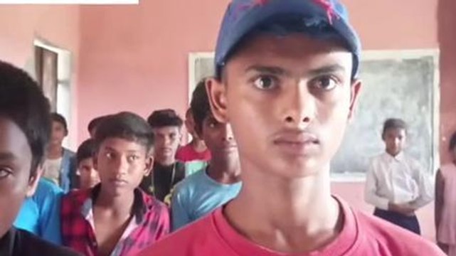 अररिया: यह माध्यमिक विद्यालय अपनी बदहाली पर बहा रहा आंसू, देखें रिपोर्ट
