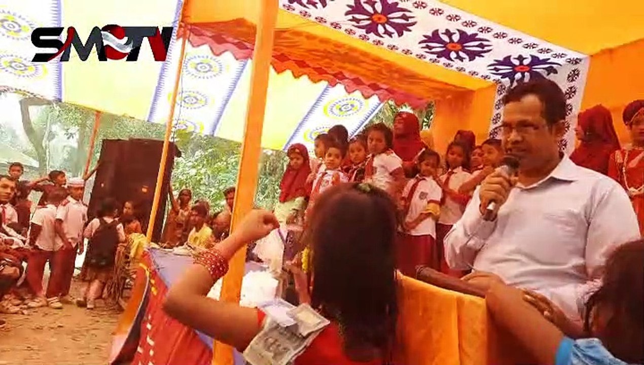 রোদেলা ডিজিটাল স্কুলের প্রতিষ্ঠাতা মানিক চান বক্তব্য রাখছেন