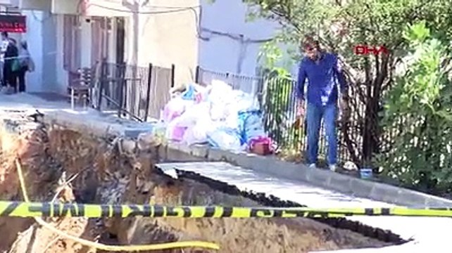 Sarıyer'de yol çöktü: Çevredeki binalar boşaltıldı