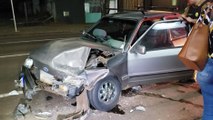 Condutor provoca acidente e abandona veículo
