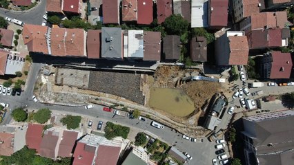 下载视频: İstanbul’da yol çöktü: Çevredeki binalar boşaltıldı