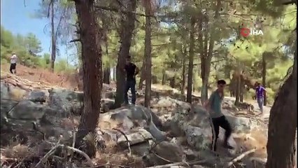 Adıyaman'daki yangın söndürme çalışmalarına vatandaşlar da destek veriyor