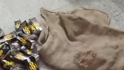 कैमूर: बोरे में छुपाकर शराब बेच रहा धंधेबाज गिरफ्तार, कारोबारी गिरफ्तार