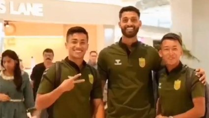 రంగారెడ్డి: విమానాశ్రయంలో సందడి చేసిన ఫుట్ బాల్ టీం