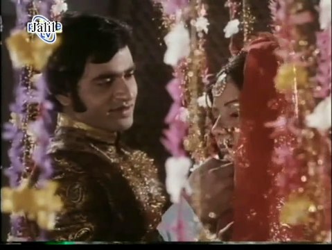 PAKISTANI FILM INSAN AUR FIRISHTA SONG, BANNO RANI DULHANIYA BANAY GI, ACTORS RUHI BANO AND GULLO, SINGER NAHEED AKHTAR