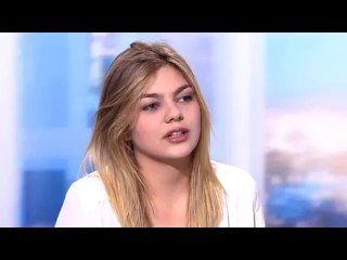« C’était trop dangereux »:  les excuses de Louane à ses fans après son concert à Agde