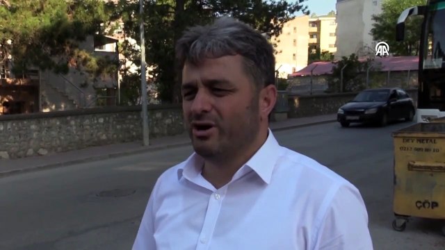 Bilecik'te kötü koku yayılan rögarların kapaklarının naylonla kapatılması