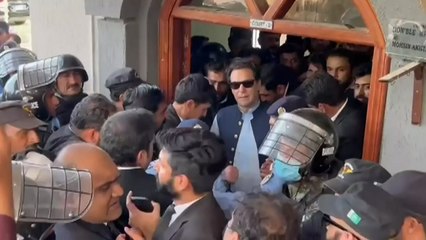 칸 전 파키스탄 총리, 유죄선고 받고 두 번째로 체포돼 / YTN