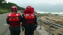 Taiwan, il tifone Khanun provoca mareggiate: onde alte colpiscono la costa