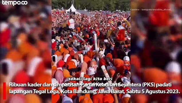 Sapa Simpatisan di Lapangan Tegal Lega, Anies Baswedan Diarak Sisingaan