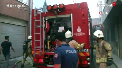 Kadıköy’de 3 katlı iş merkezinde yangın