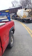 Dégagement de pont en panne de camion